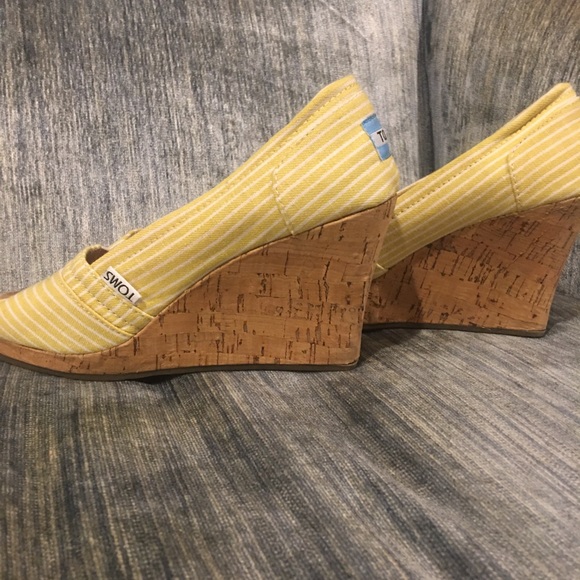 TOMS wedges yellow pinstripe. - Picture 7 of 8